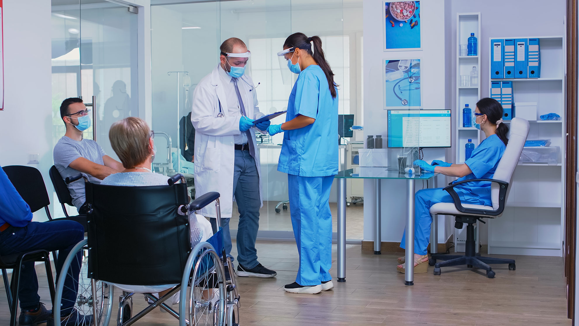 Protocolos de seguridad y control de accesos para hospitales y clínicas.